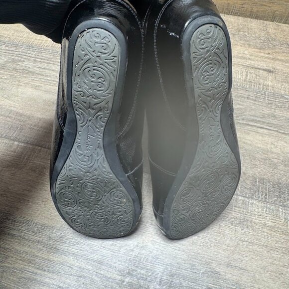 Clarks Artisan Black Patent Leather Low Wedge Slip On Shoes Women's Size 8.5 - Picture 4 of 7